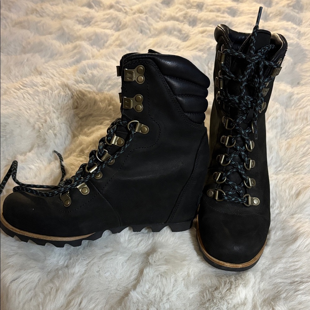Sorel Lexie Women's Black Lace-Up Wedge Boots 7.5